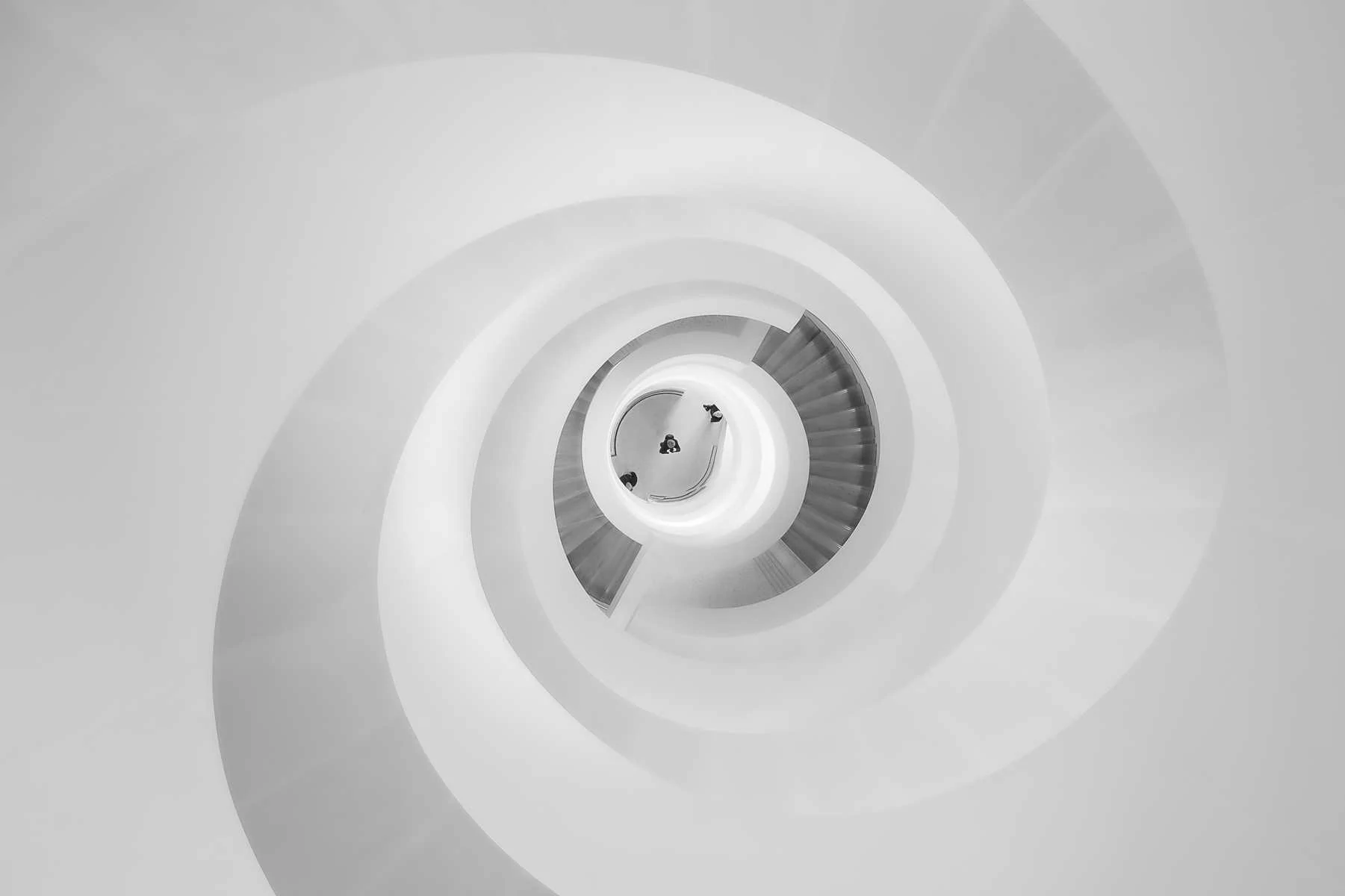Escalier en spirale vu en contre-plongée